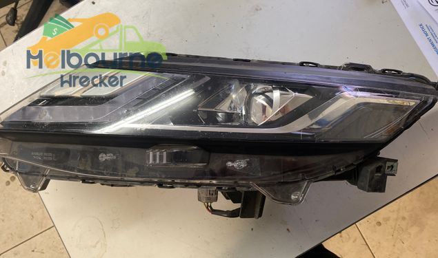 L Headlight (Passenger Side Front) Mitsubishi Triton 2021