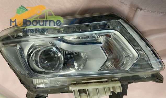 L Headlight (Passenger Side Front) Nissan Navara 2021